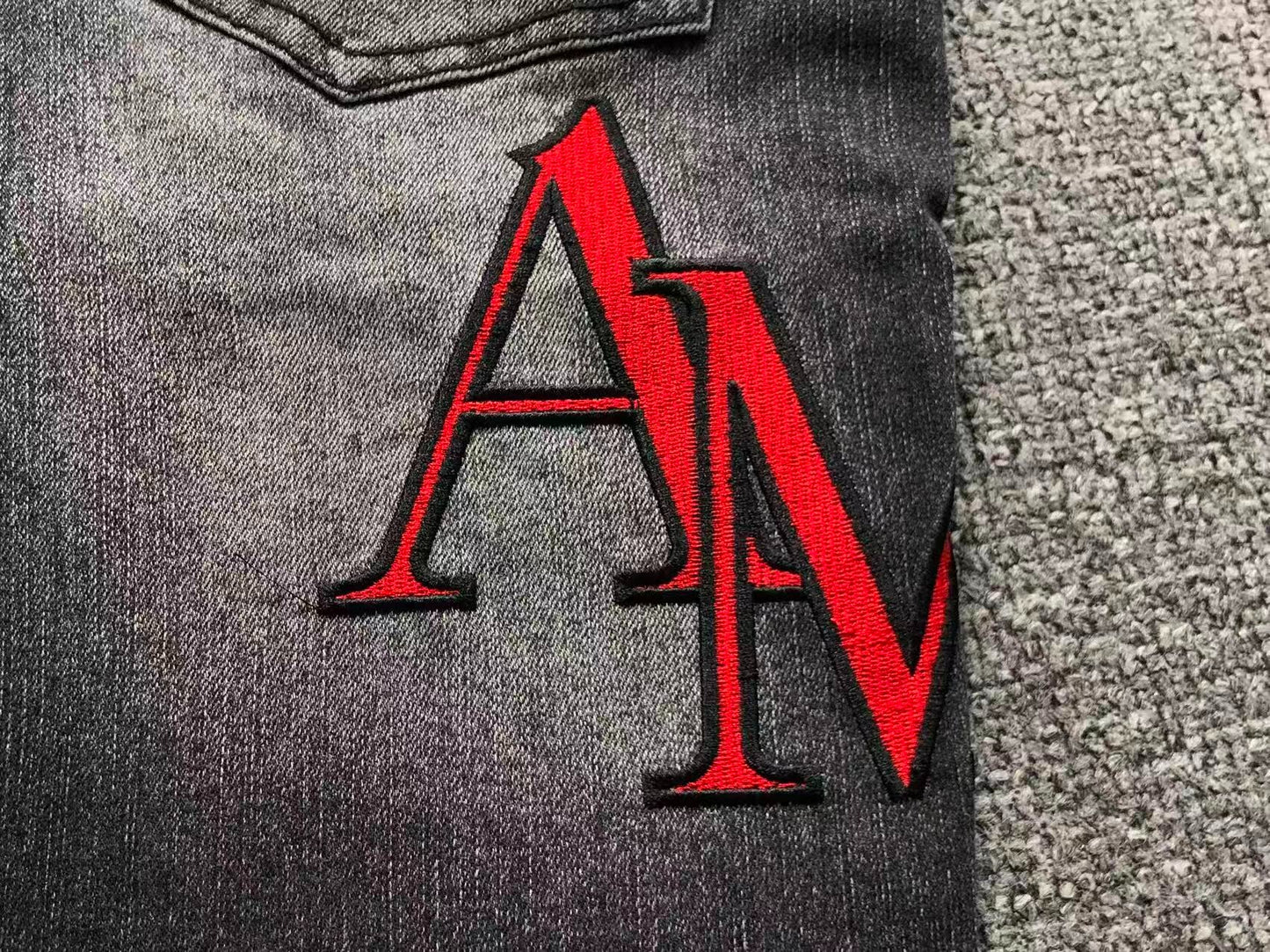 Bermuda Jeans AMIRI Black Distressed Red Logo