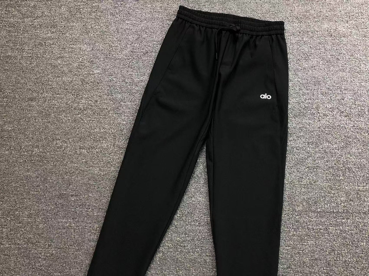 Calça elástica ALO moletom reta
