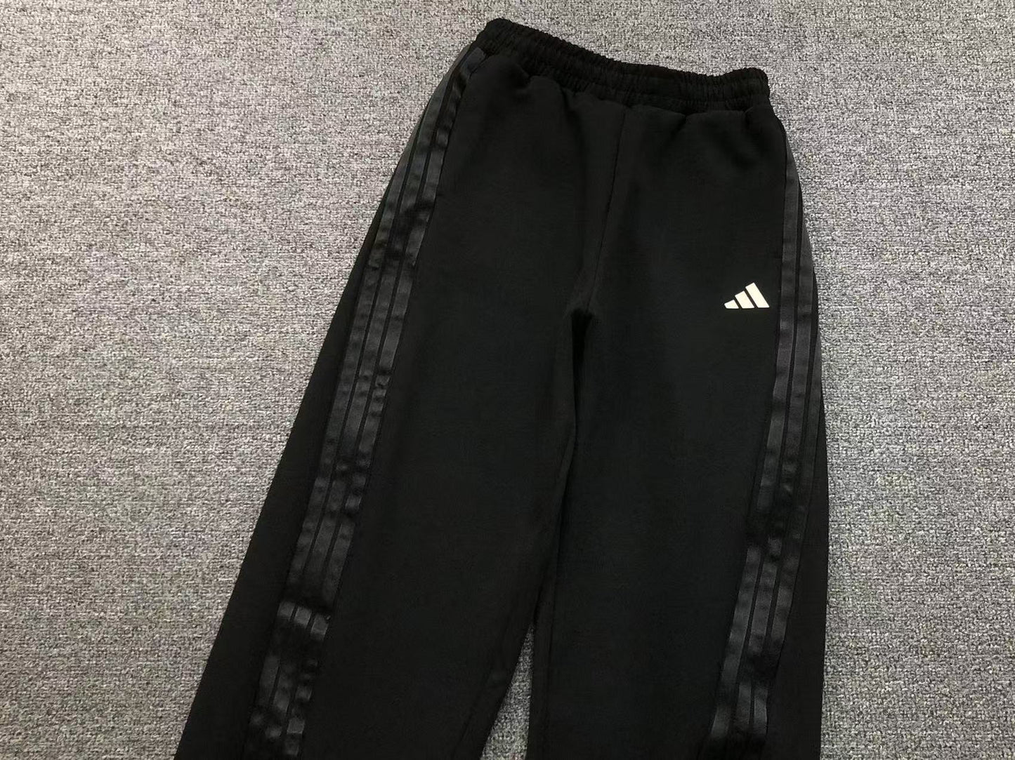 Calça Adidas Luxe 3-Stripes Pants