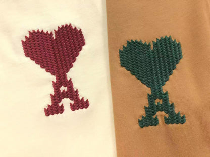 Camiseta AMI Paris Logo Coração Bordado