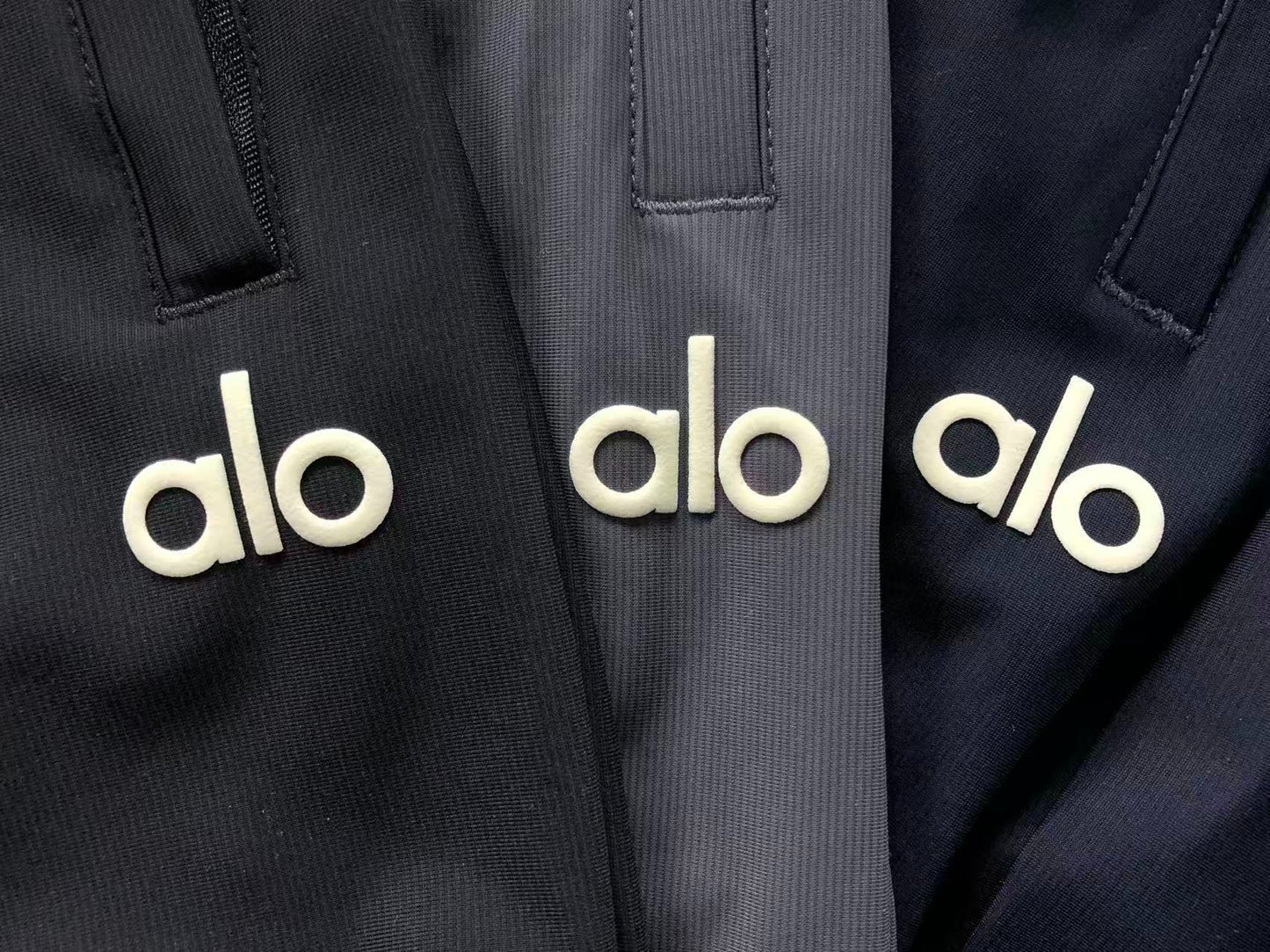 Calça elástica ALO moletom reta