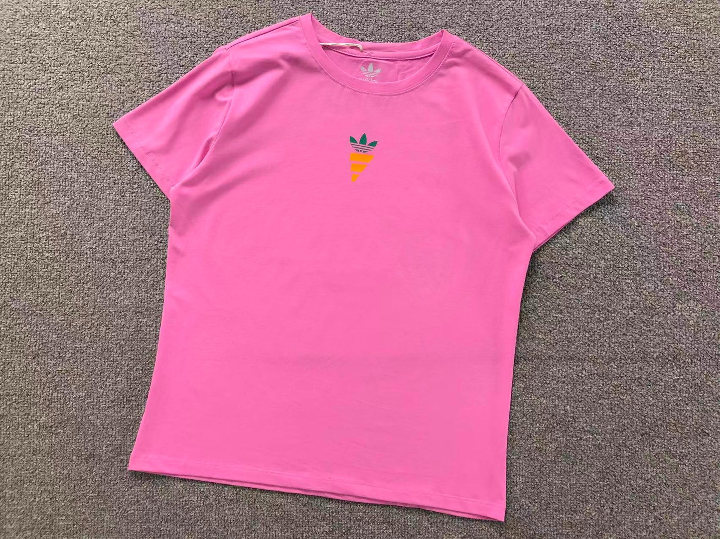 Camiseta Adidas Trefoil Carrot Feminina