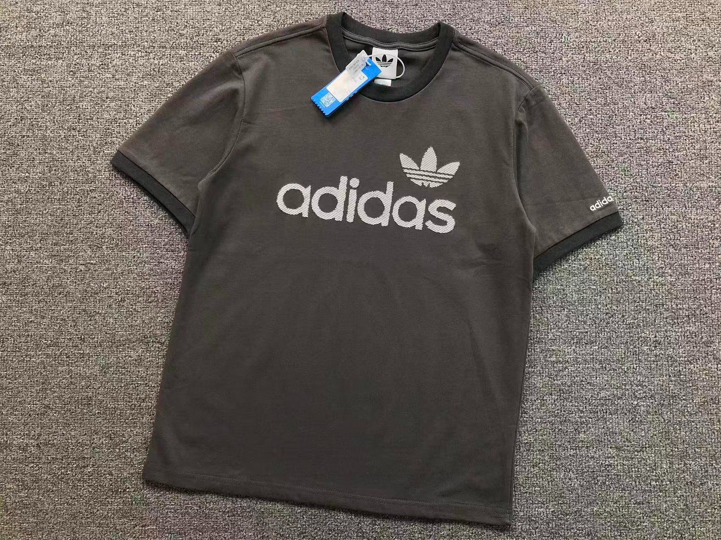 Camiseta Adidas Originals Essential