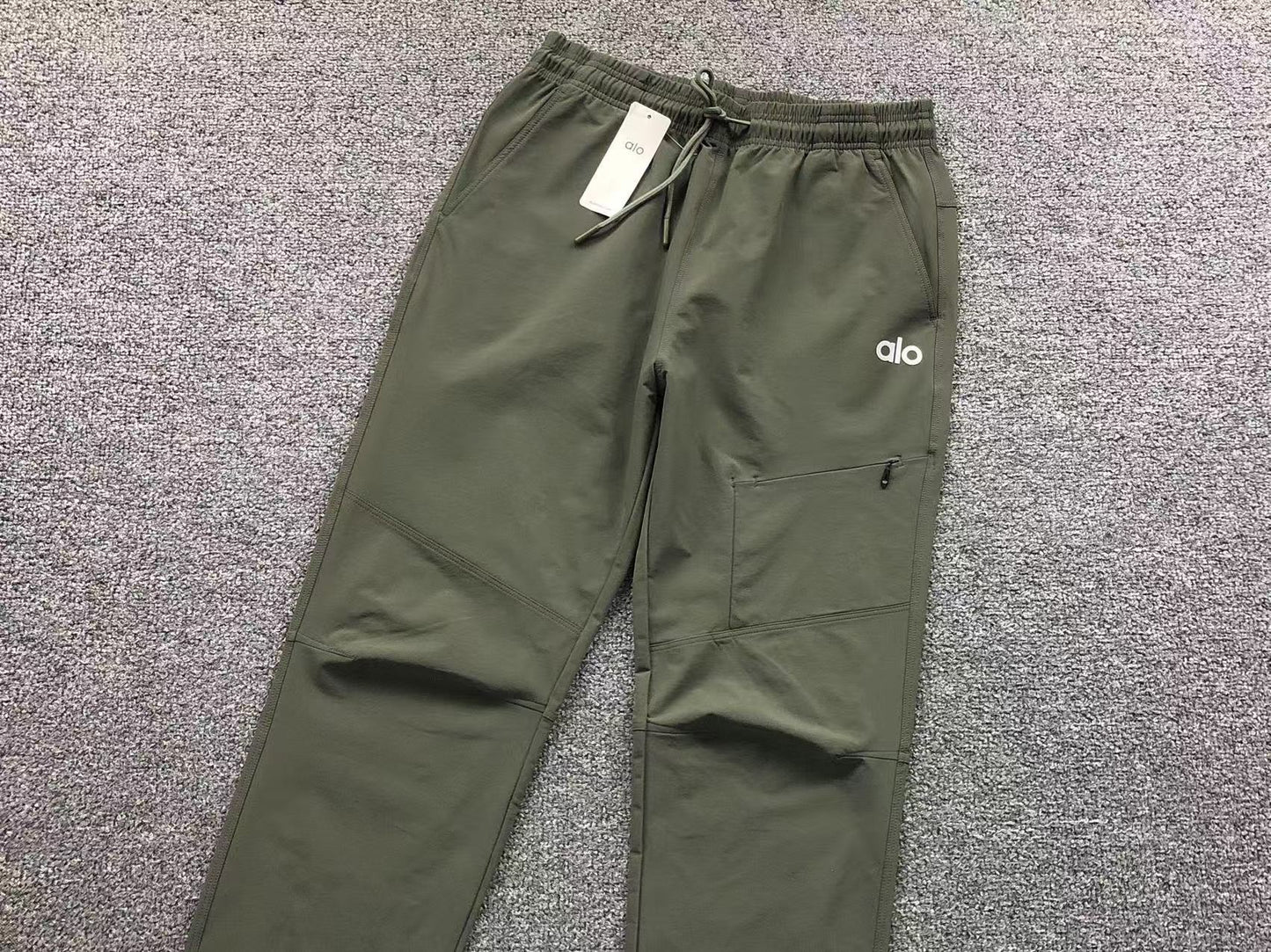 Calça elástica ALO moletom cargo