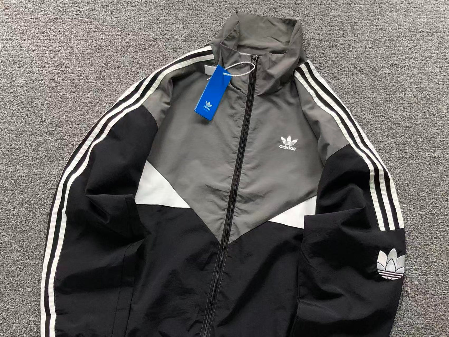 Jaqueta Adidas Chevron Windbreaker Archive