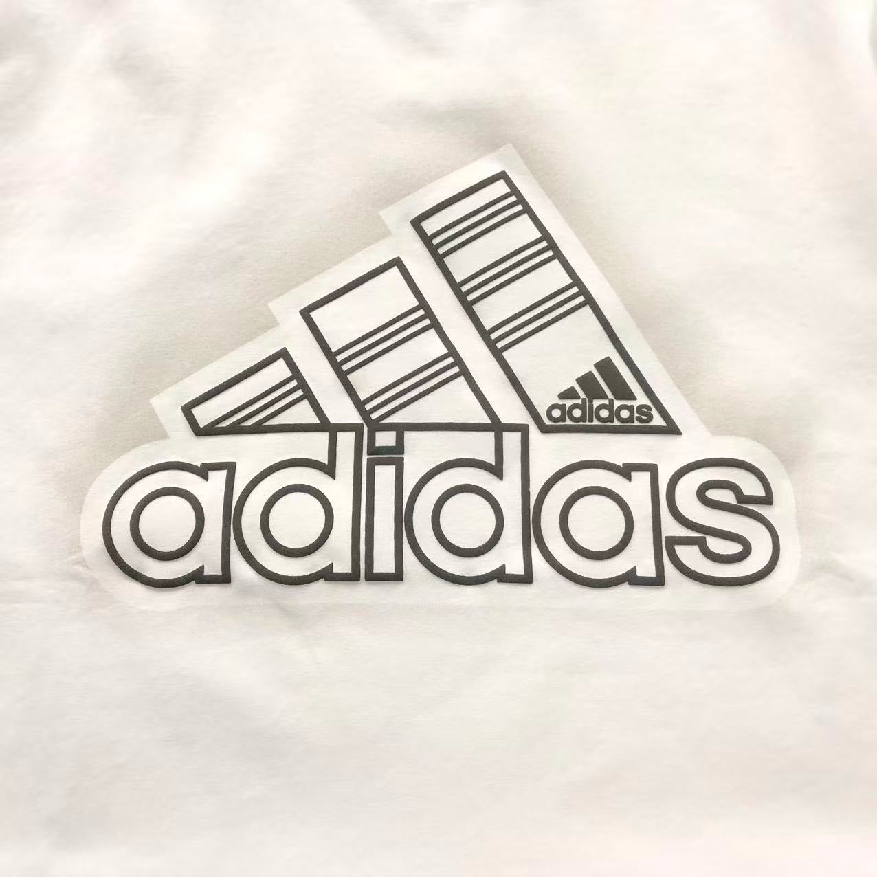 Camiseta Adidas Performance Oversized Logo