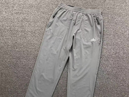 Calça elástica ALO moletom cargo