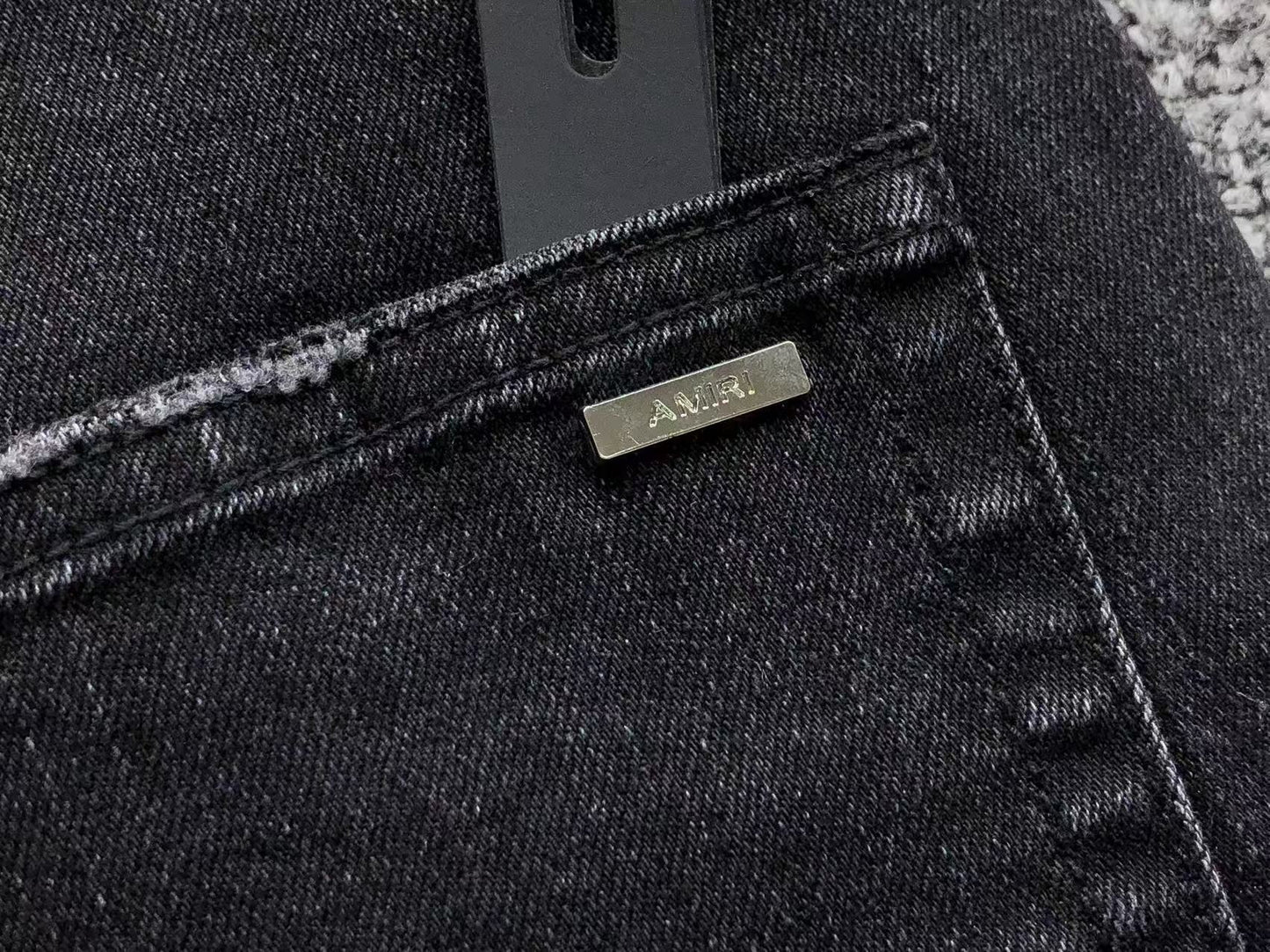 Calça AMIRI Gold Logo Black Denim