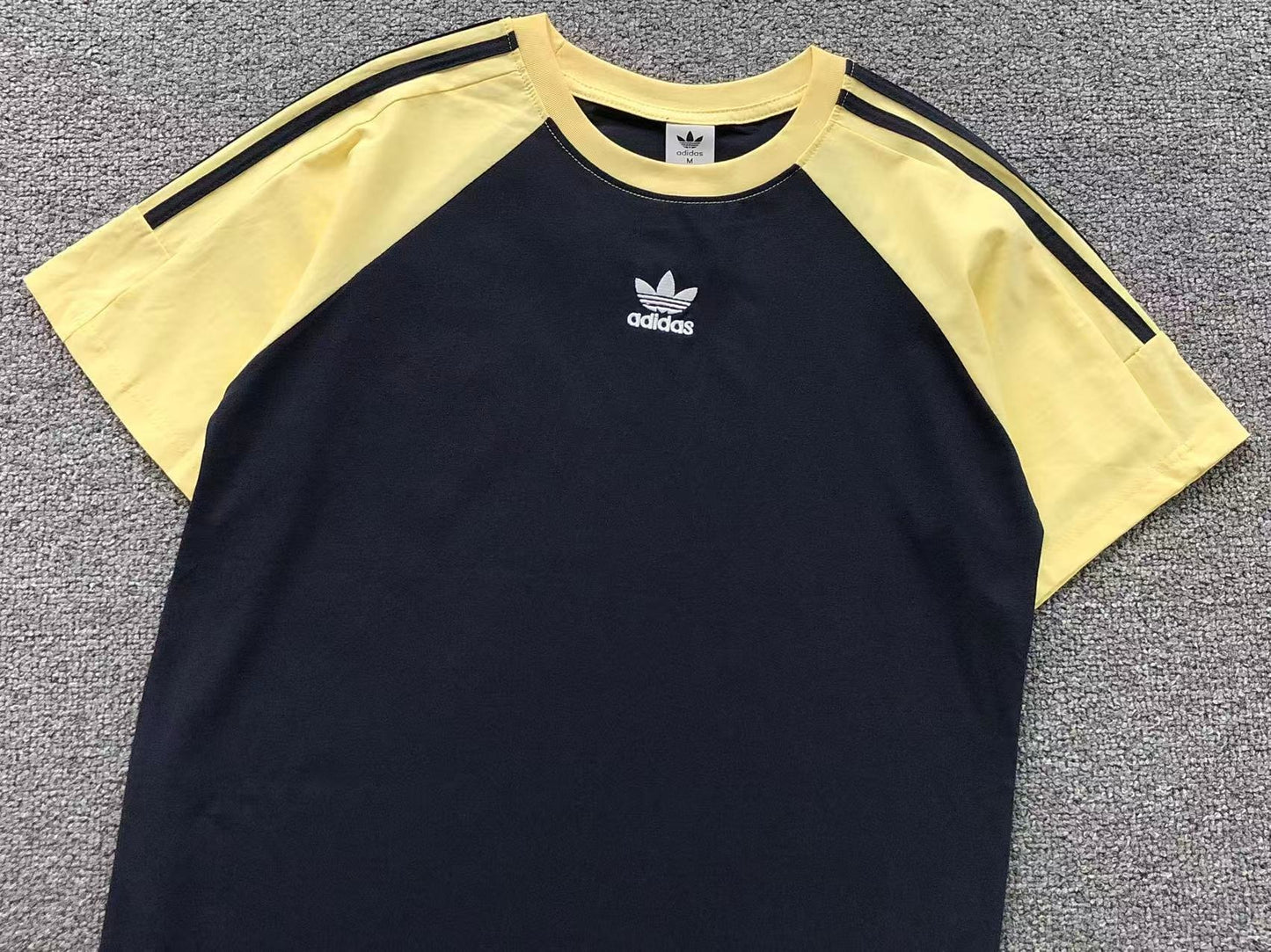 Camiseta Adidas Raglan Contrast Feminino