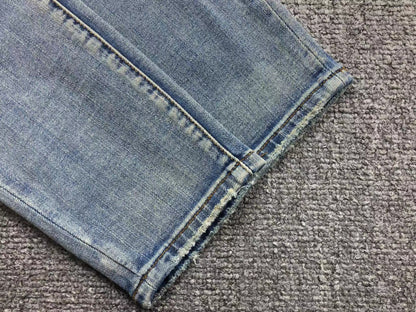Calça AMIRI Light Wash Destroyed Denim