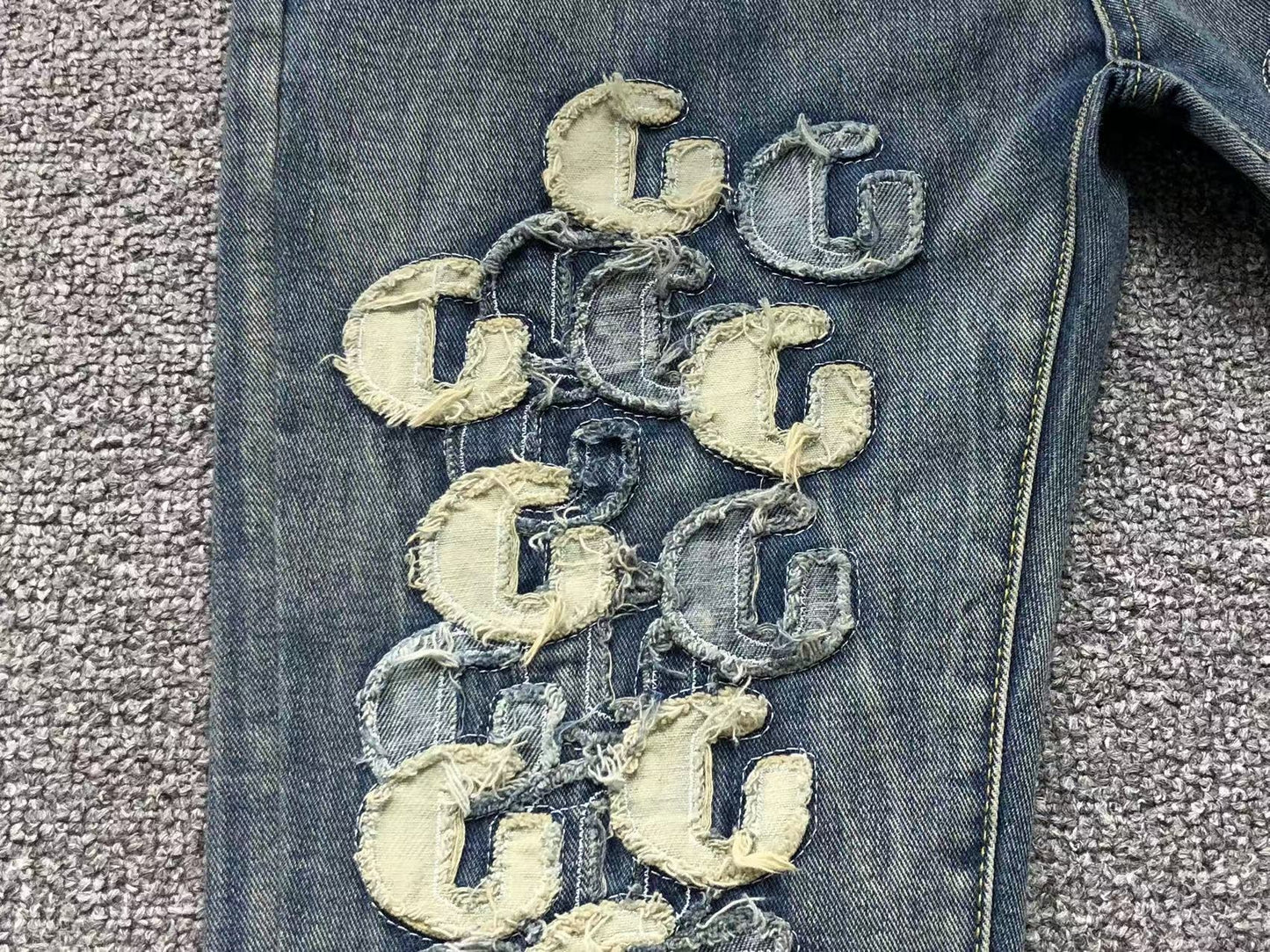 Calça AMIRI Gothic Patch Flared Trousers