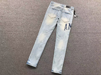 Calça AMIRI Logo Distressed Light Blue Denim