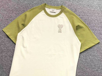 Camiseta AMI Paris Raglan Logo Coração