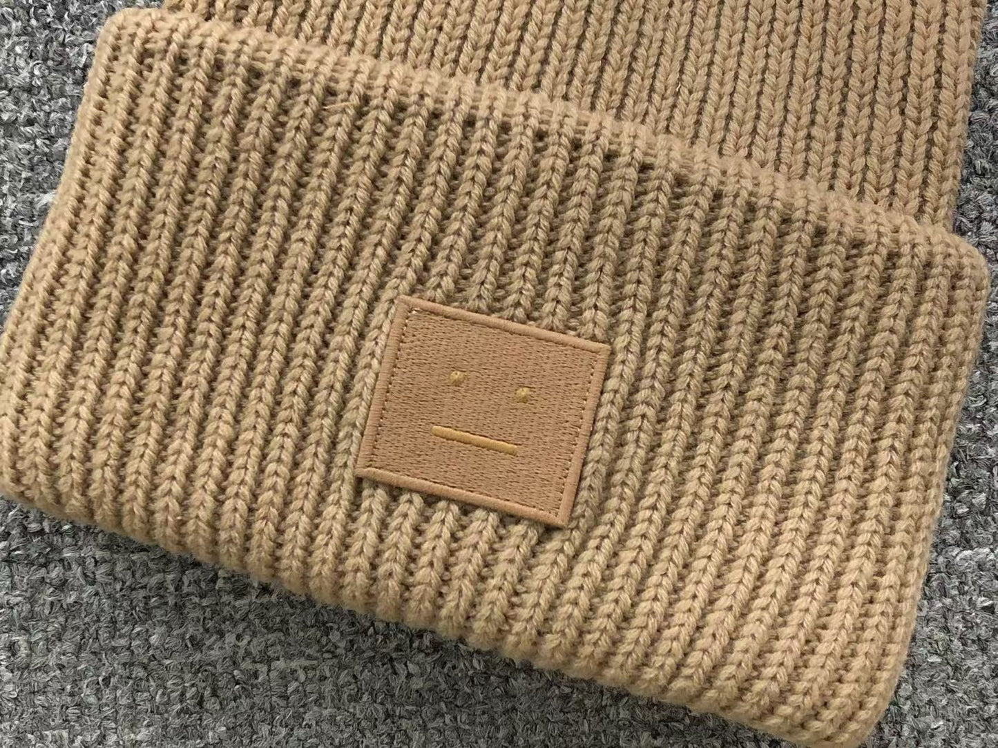 Touca Acne Studios Winter Essential