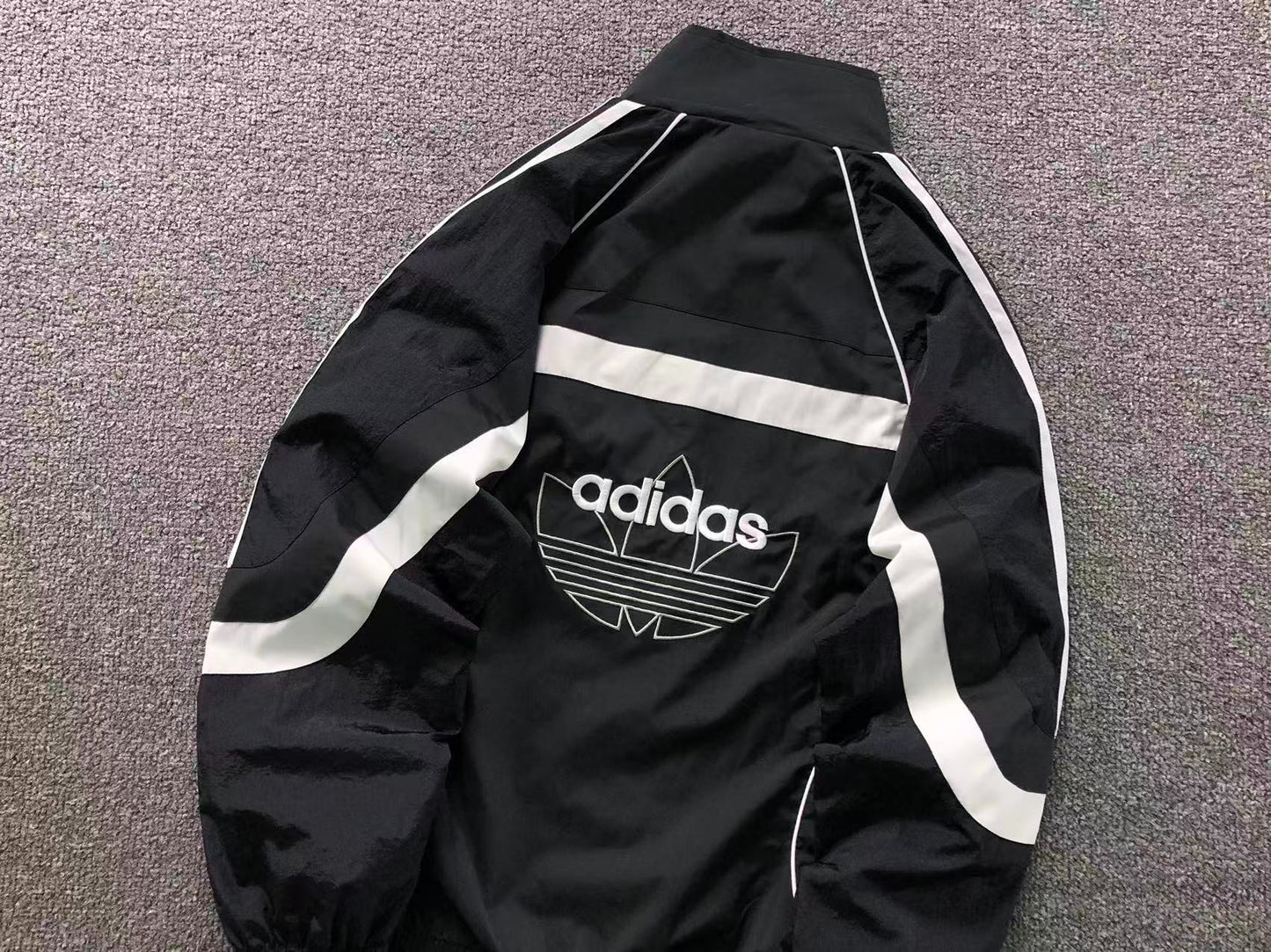 Jaqueta Adidas Oversized Archive Windbreaker