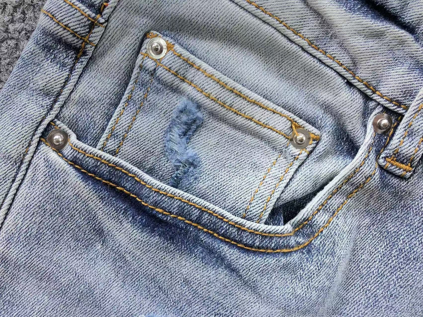 Calça AMIRI Ice Destroyed Paint Denim