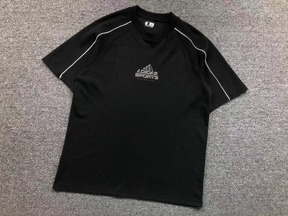 Camiseta Adidas Clean Sport Design