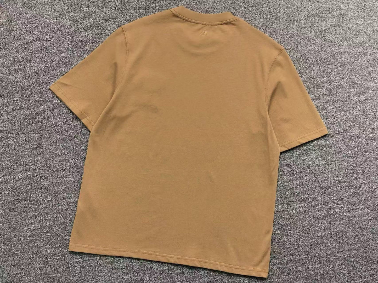 Camiseta AMI Paris Logo Coração Bordado