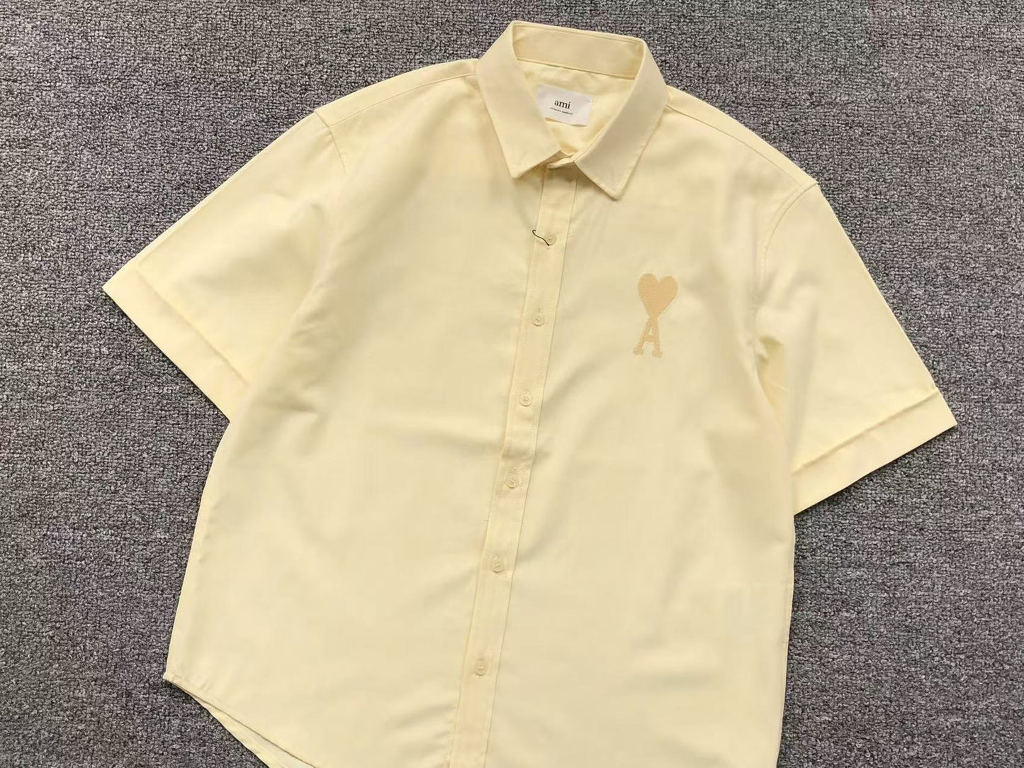 Camisa AMI Paris Tonal Big Heart Short Sleeve Shirt