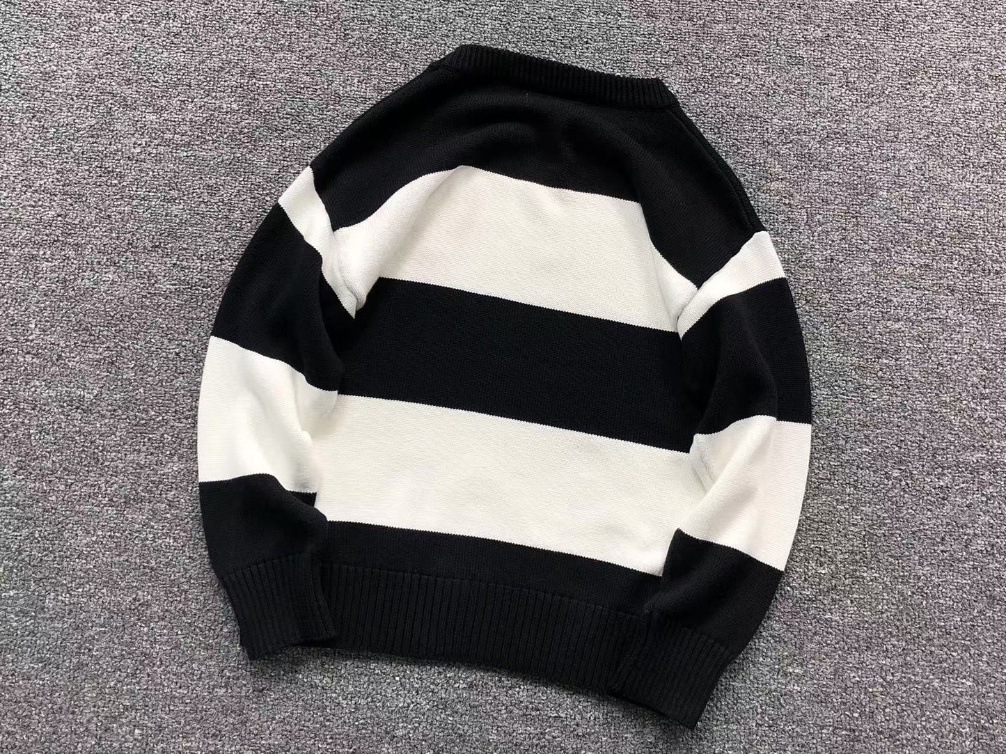 Suéter AMI Paris Stripe Bold Coração