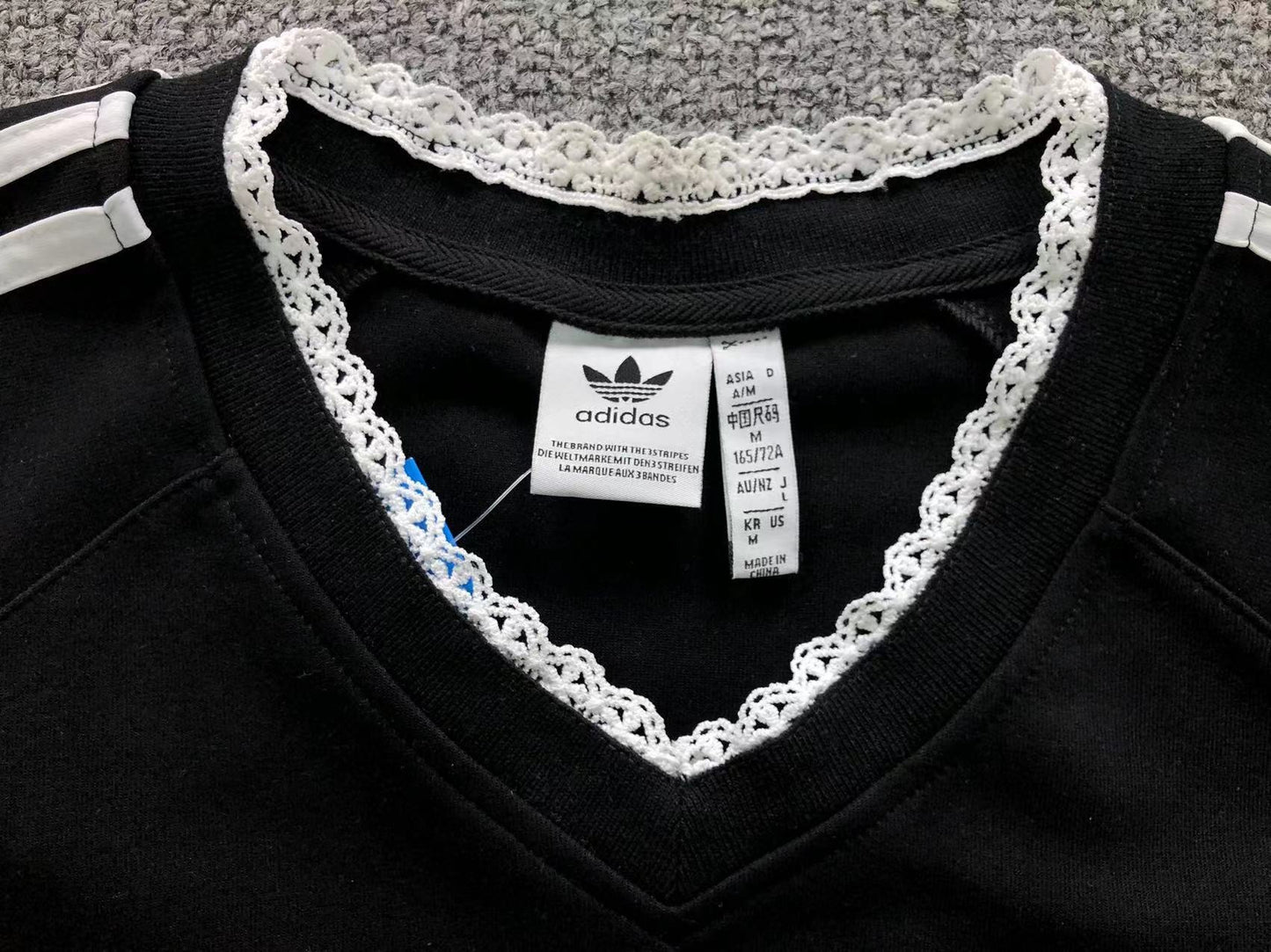 Moletom Adidas Lace V-Neck Crew