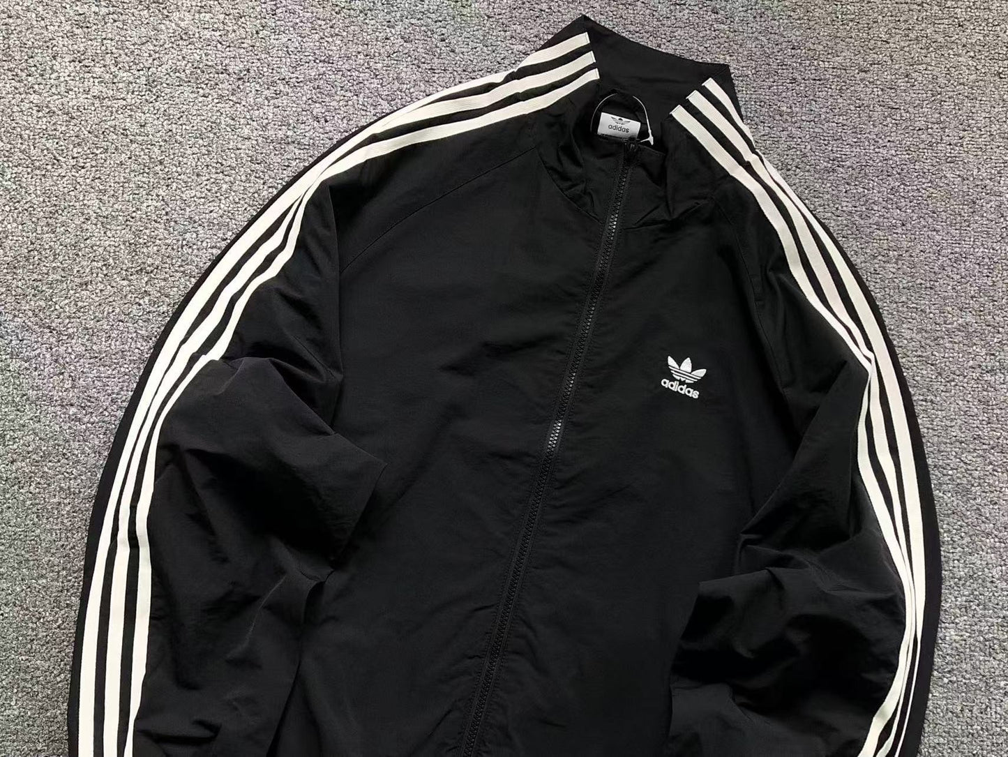 Jaqueta Adidas Lightweight Shell