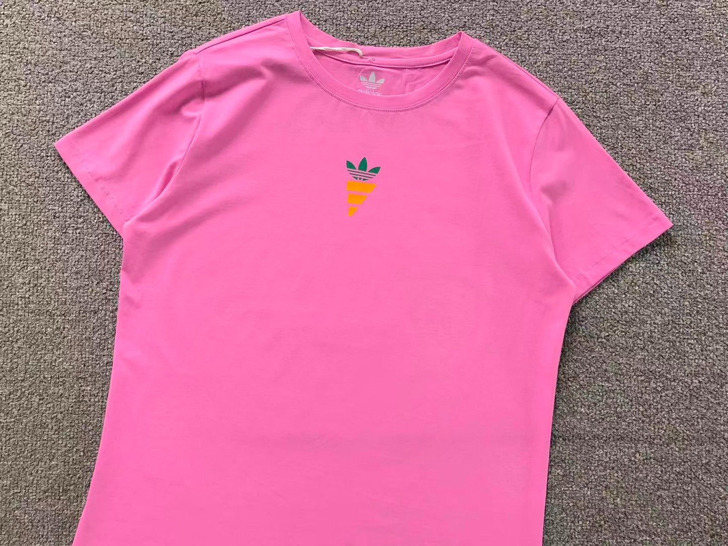 Camiseta Adidas Trefoil Carrot Feminina
