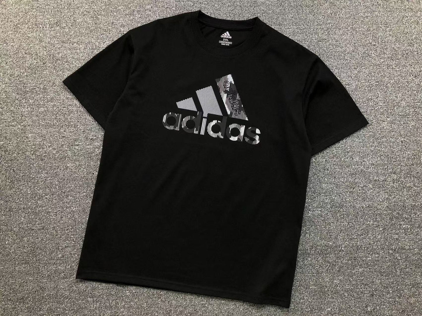 Camiseta Adidas Minimal Logo Pattern
