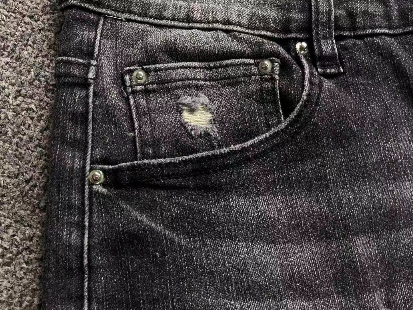 Bermuda Jeans AMIRI Black Distressed Red Logo