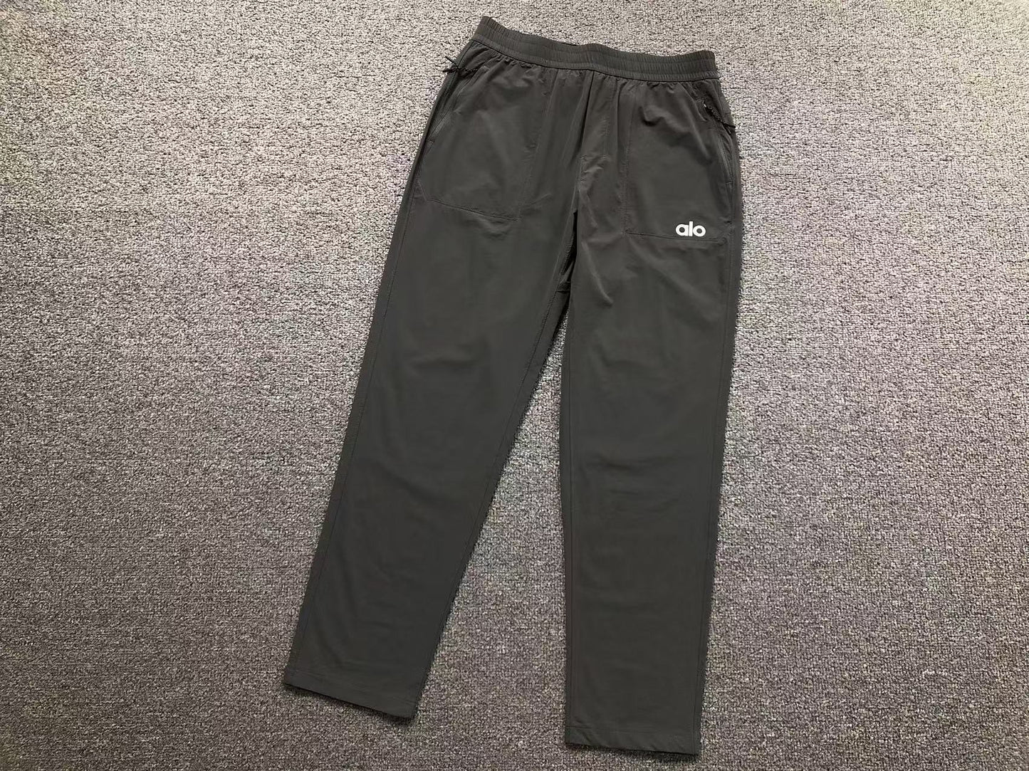Calça elástica ALO moletom cargo