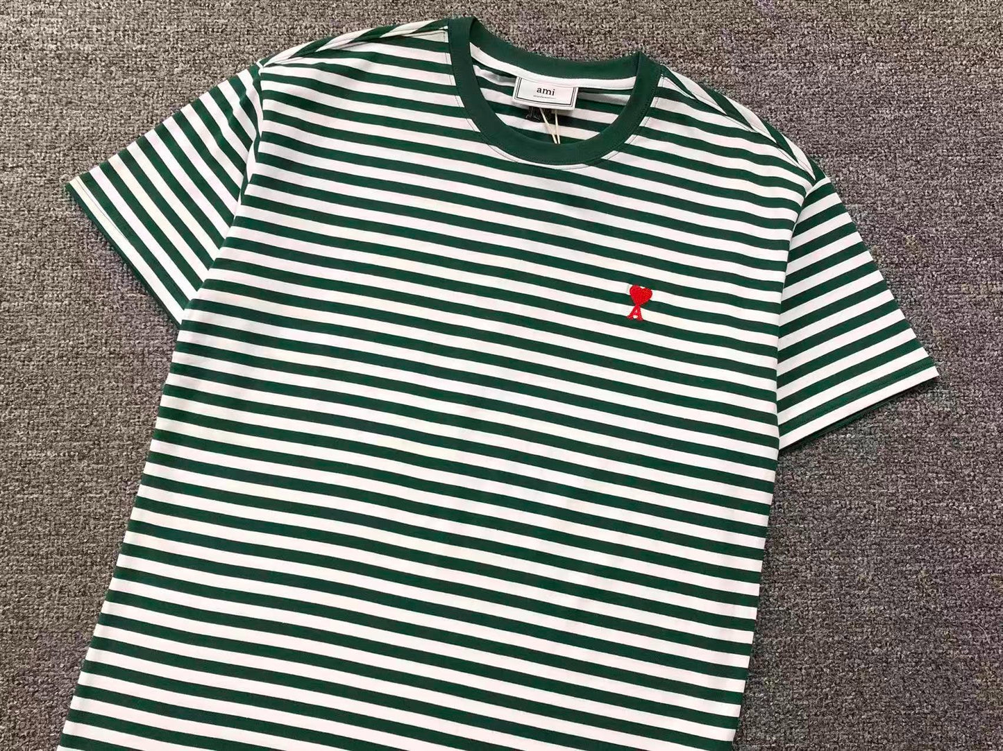 Camiseta AMI Paris Classic Heart Striped Tee