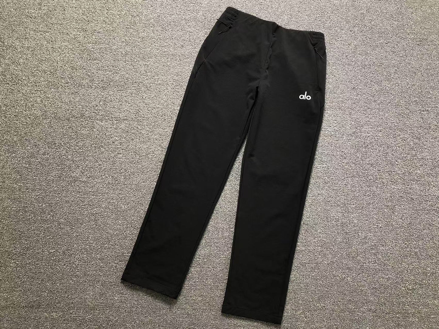 Calça elástica ALO moletom cargo