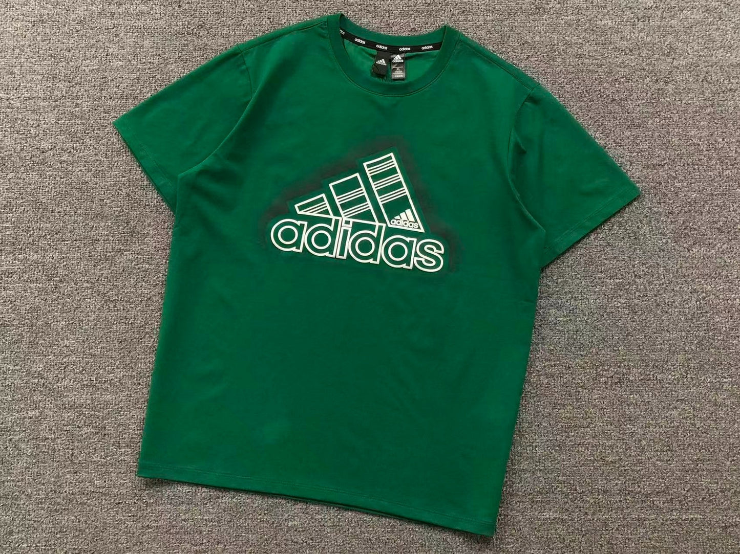 Camiseta Adidas Performance Oversized Logo