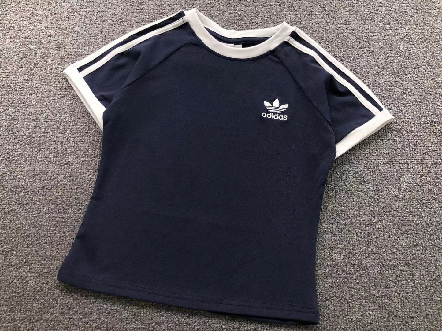 Camiseta Adidas Raglan Core 3-Stripes Feminina