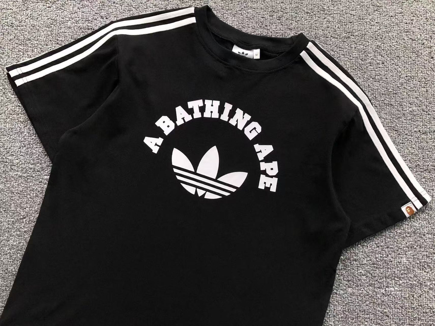 Camiseta Adidas x BAPE College Logo