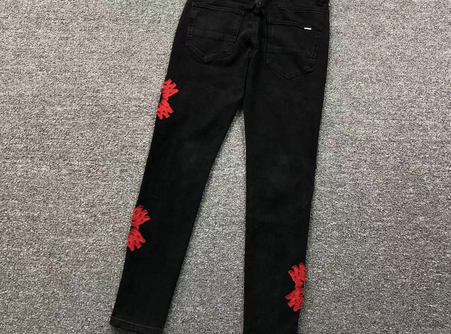 Calça AMIRI Bullet Hole Patch Black Denim