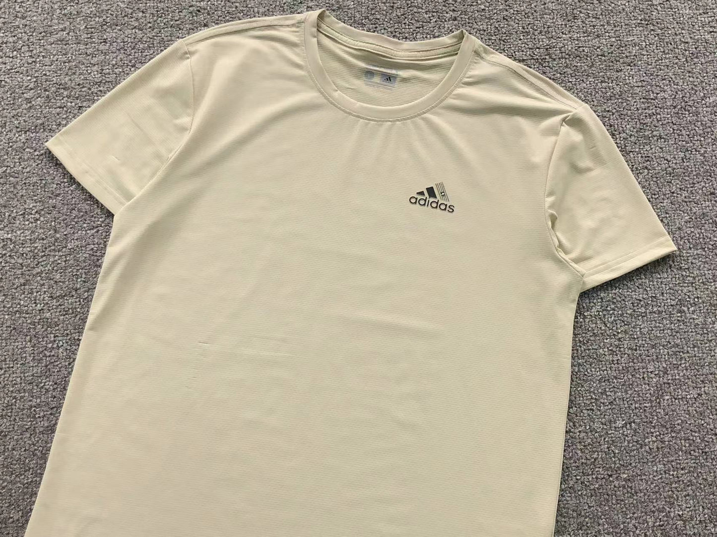Camiseta Adidas Minimal Active Wear