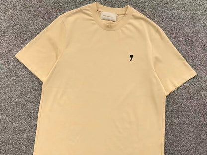 Camiseta AMI Paris Logo Coração Mini Bordado