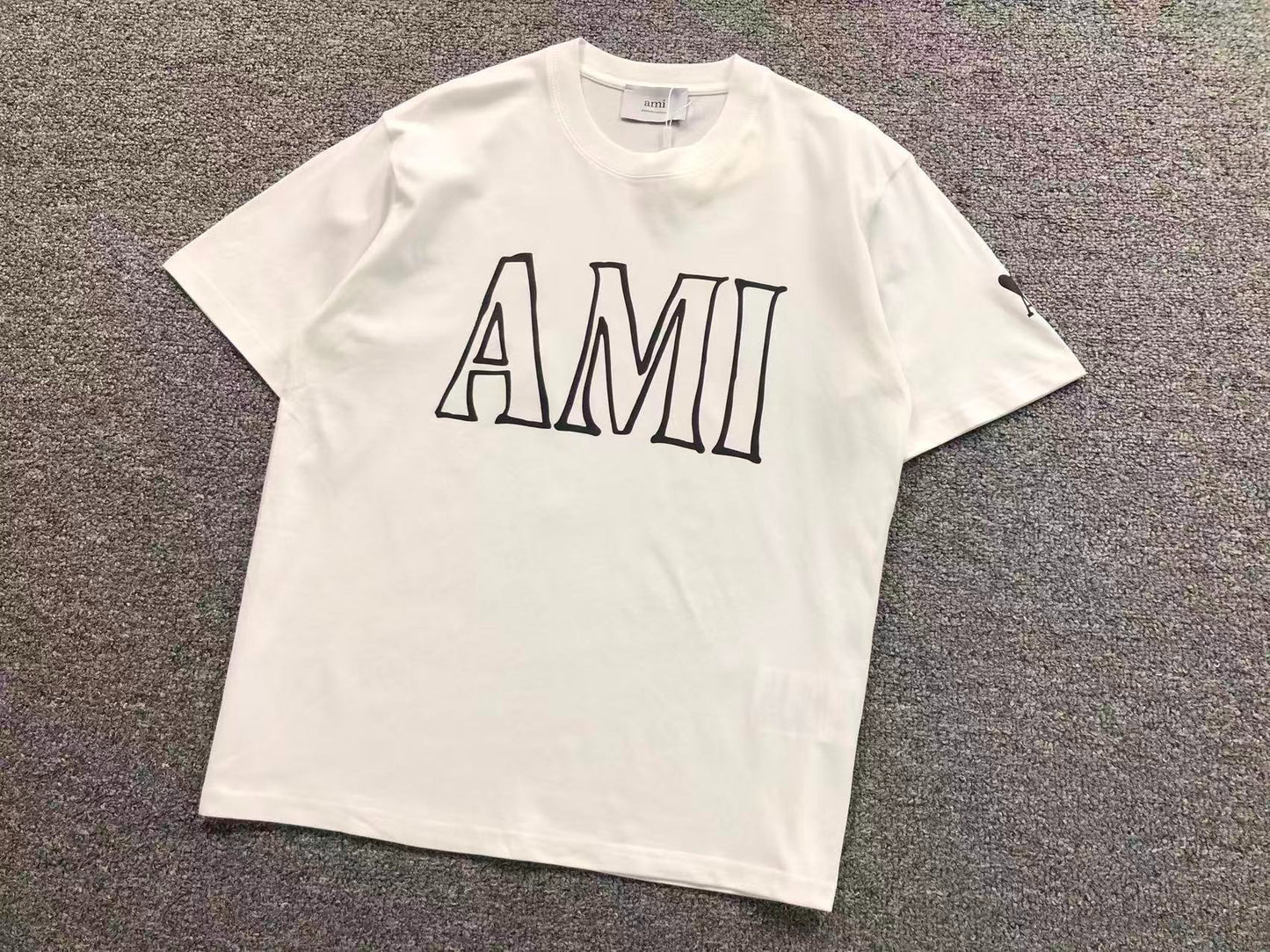 Camiseta AMI Paris Logo Typo Graphic