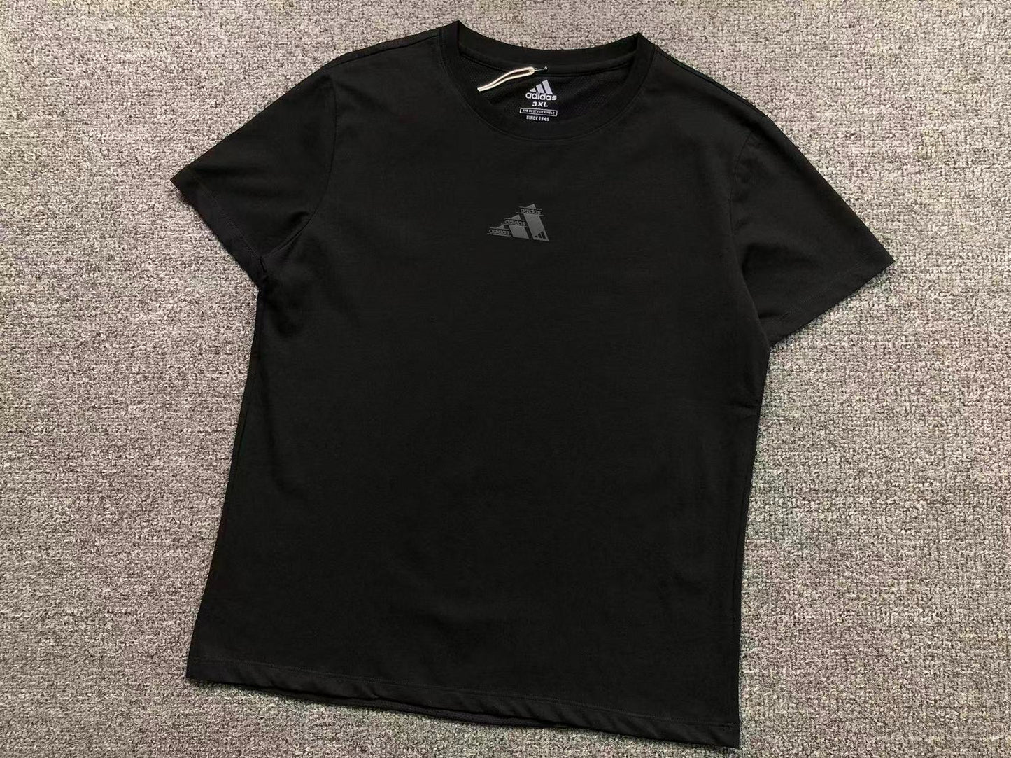 Camiseta Adidas Micro Logo Minimal Feminina