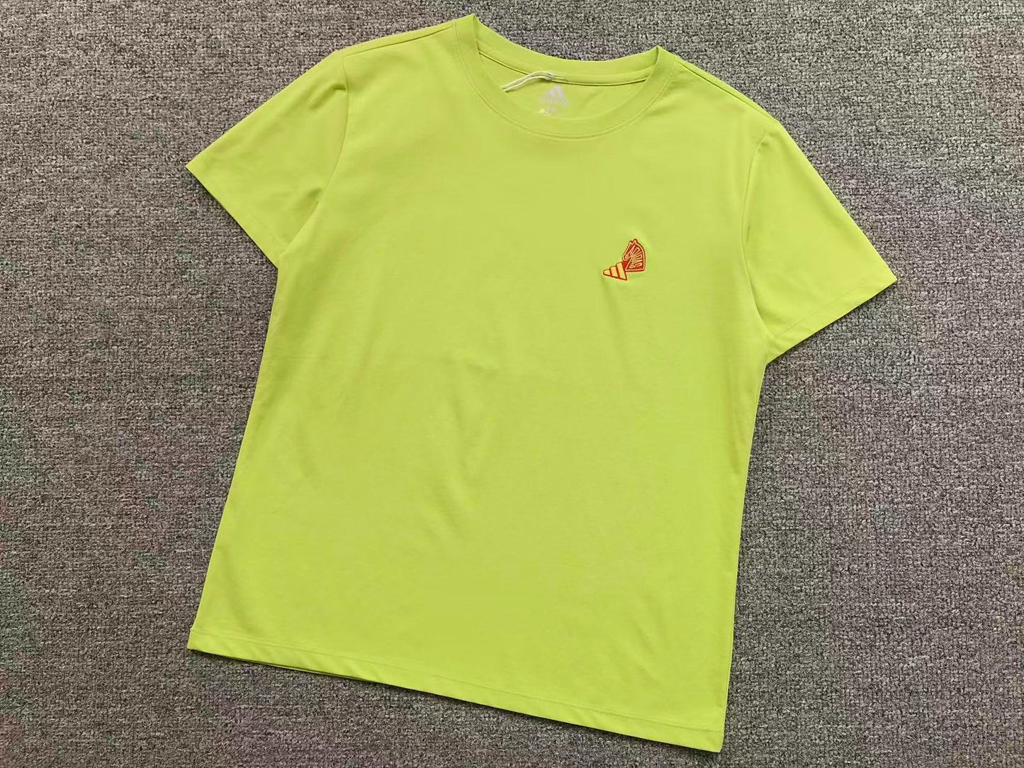 Camiseta Adidas Mini Icon Essentials Feminina
