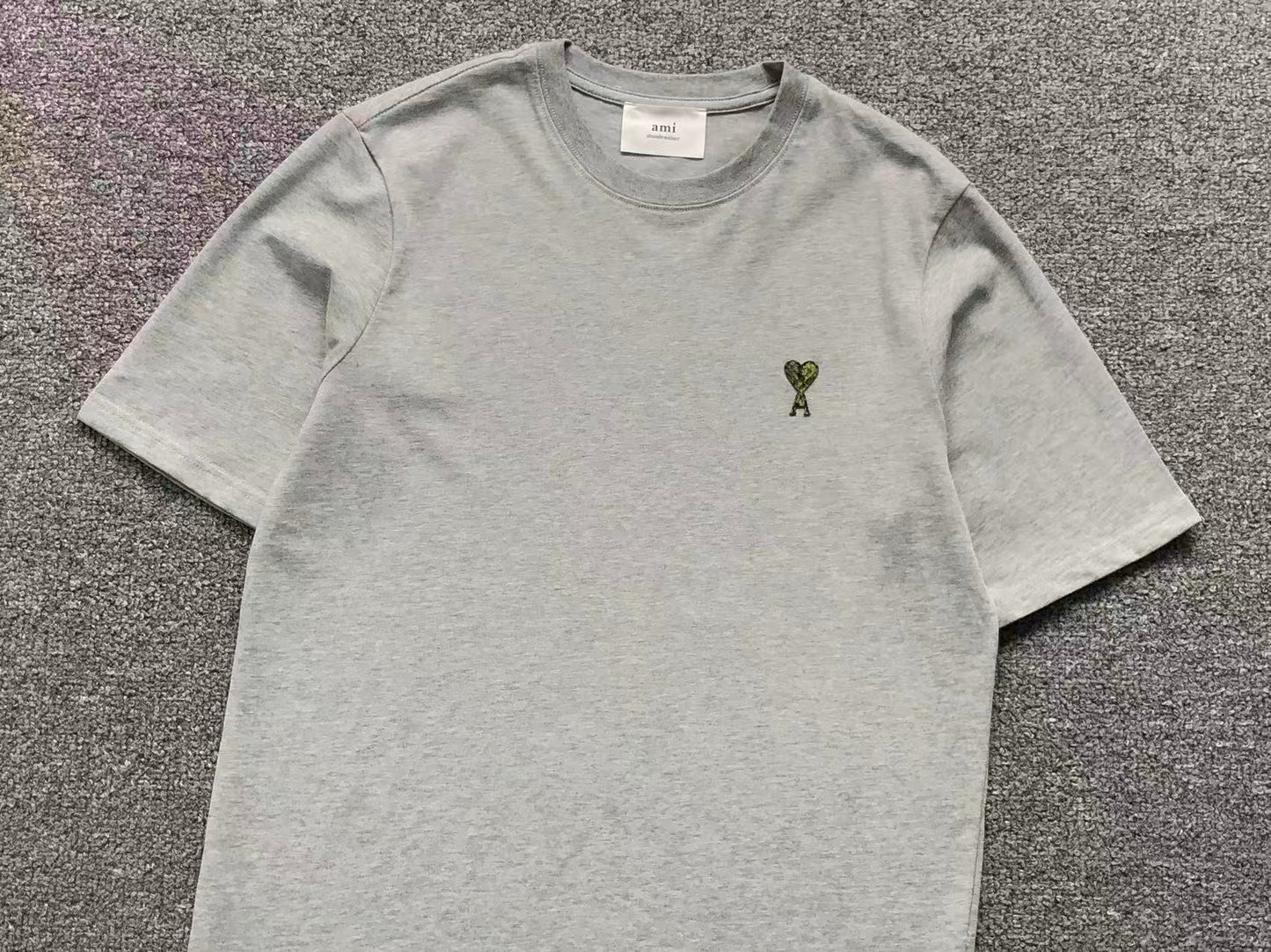 Camiseta AMI Paris Mini Heart Logo Minimal