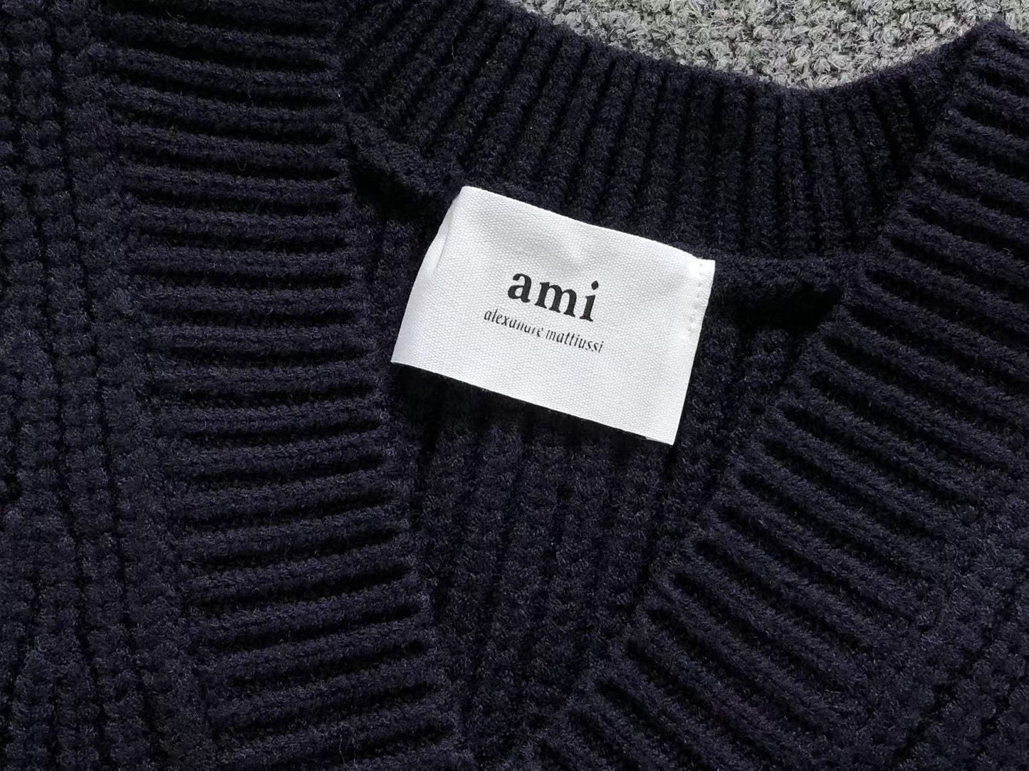 Suéter AMI Paris Tricot V Neck Heart Logo
