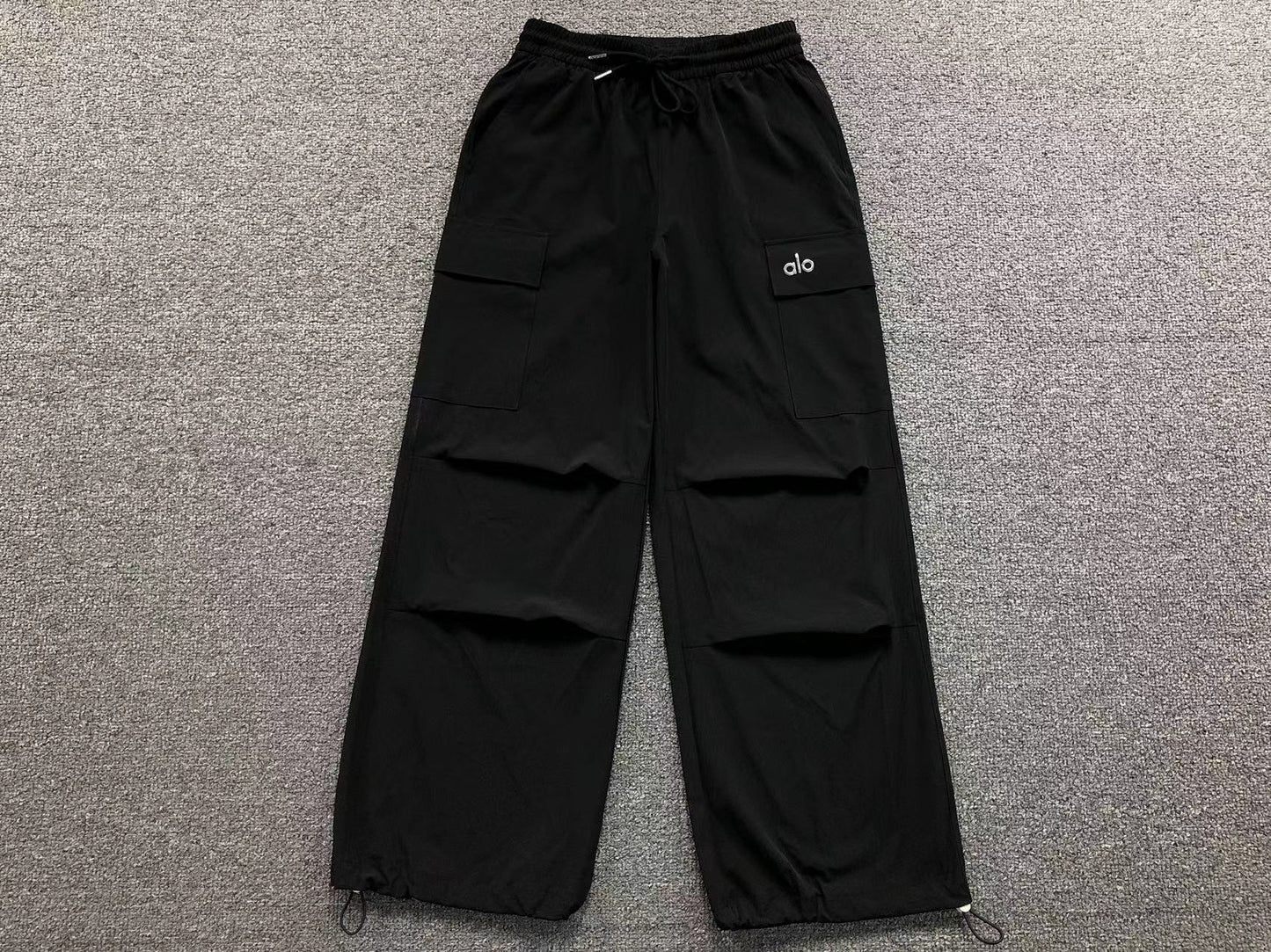 Calça elástica ALO moletom cargo