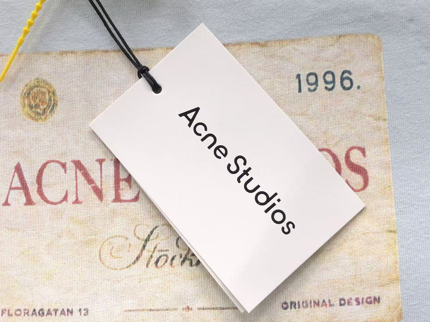 Camiseta Acne Studios Antique 1996 Label Tee