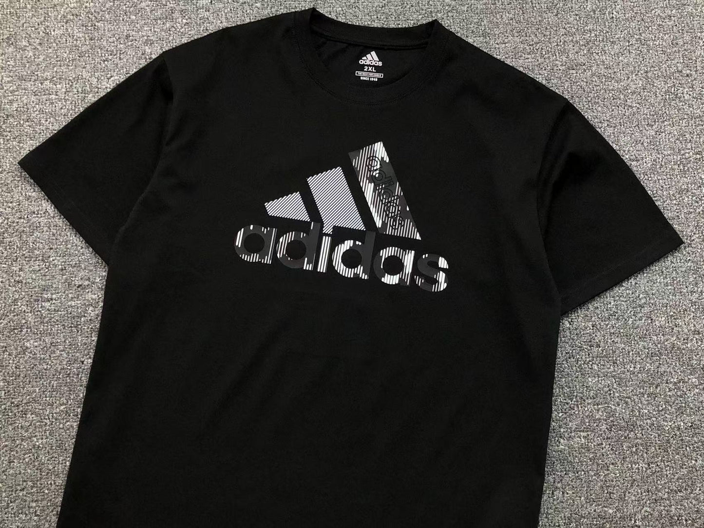 Camiseta Adidas Minimal Logo Pattern