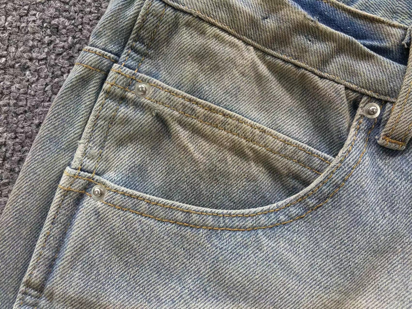 Calça AMIRI Dirty Wash Carpenter Jeans