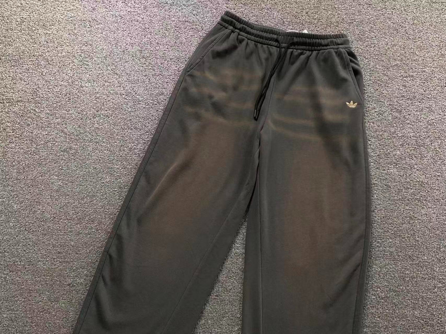 Calça Adidas Essential Wide Tech Pants