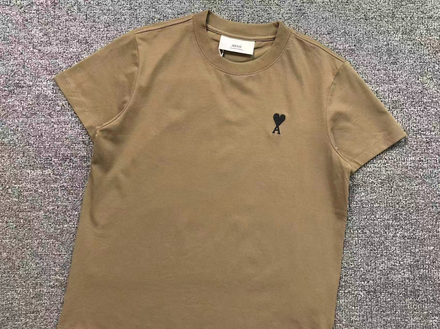 Camiseta AMI Paris Mini Heart Essential
