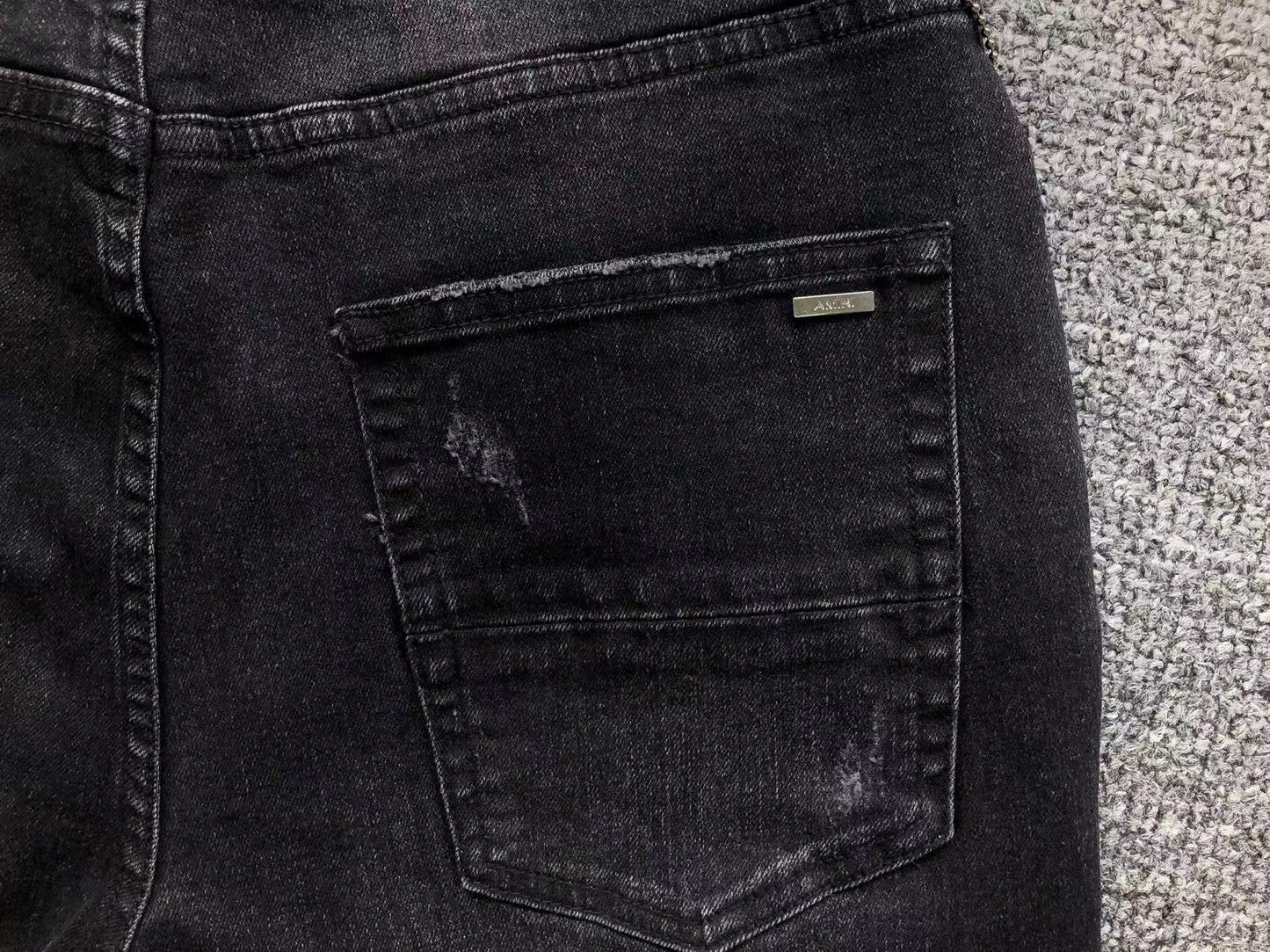 Calça AMIRI Gold Logo Black Denim